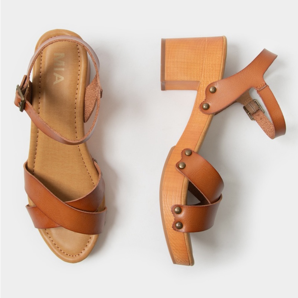 NWOT MIA Susan Clog Sandals
